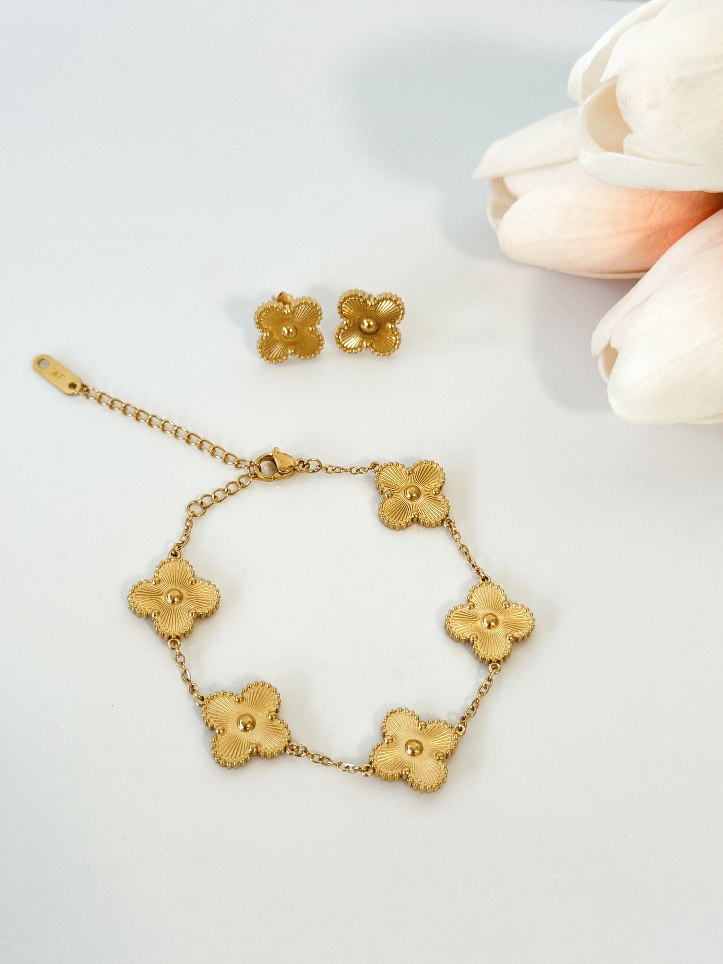 Collar- Clover- oro