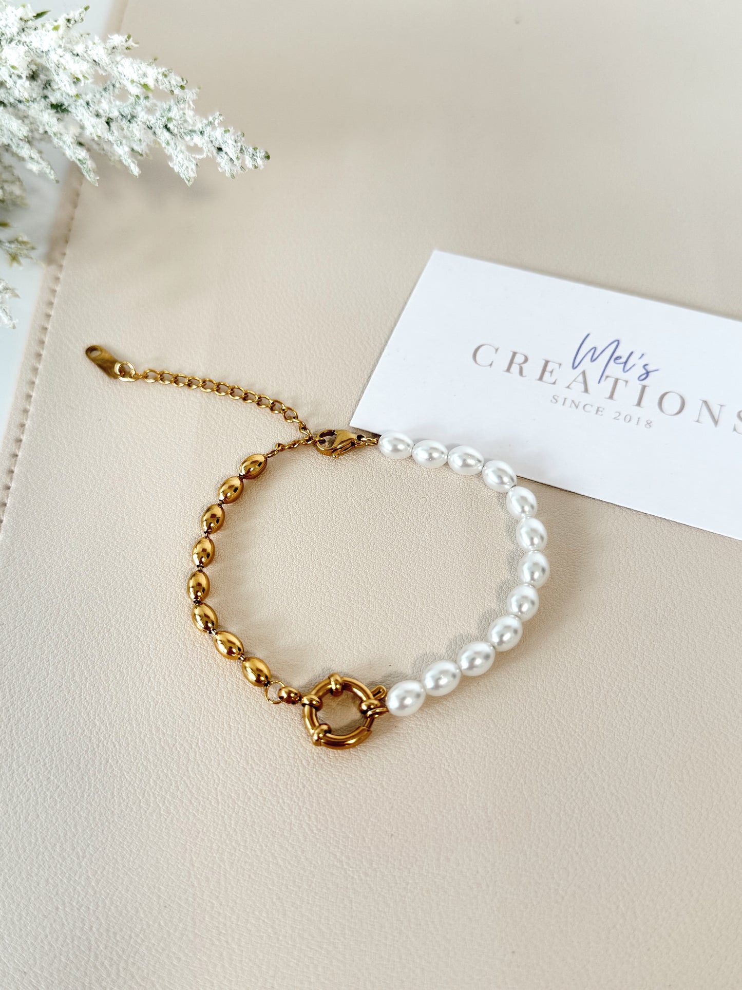 Brazalete - Merlina - perlas y balines