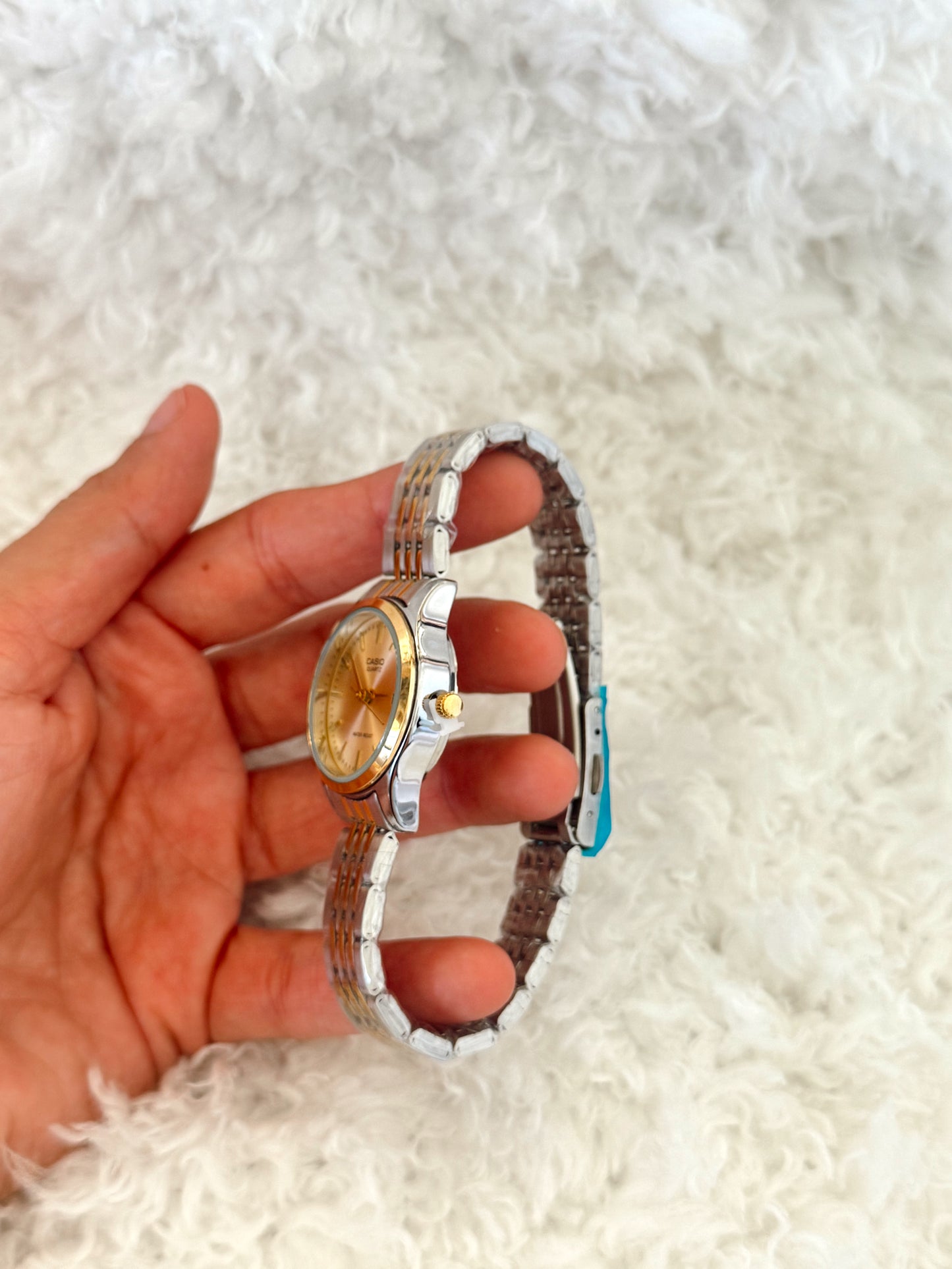 Reloj- Casio- fondo oro