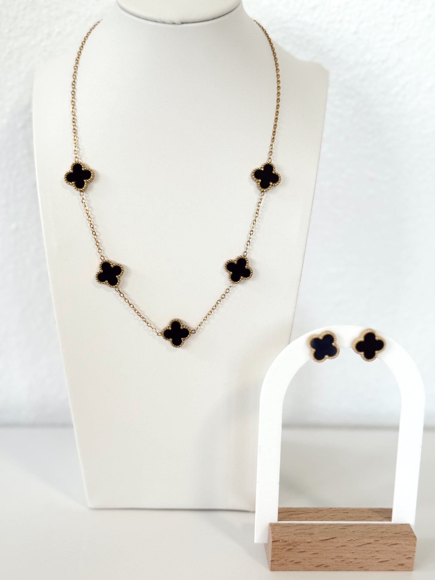 Collar- Clovers- negro
