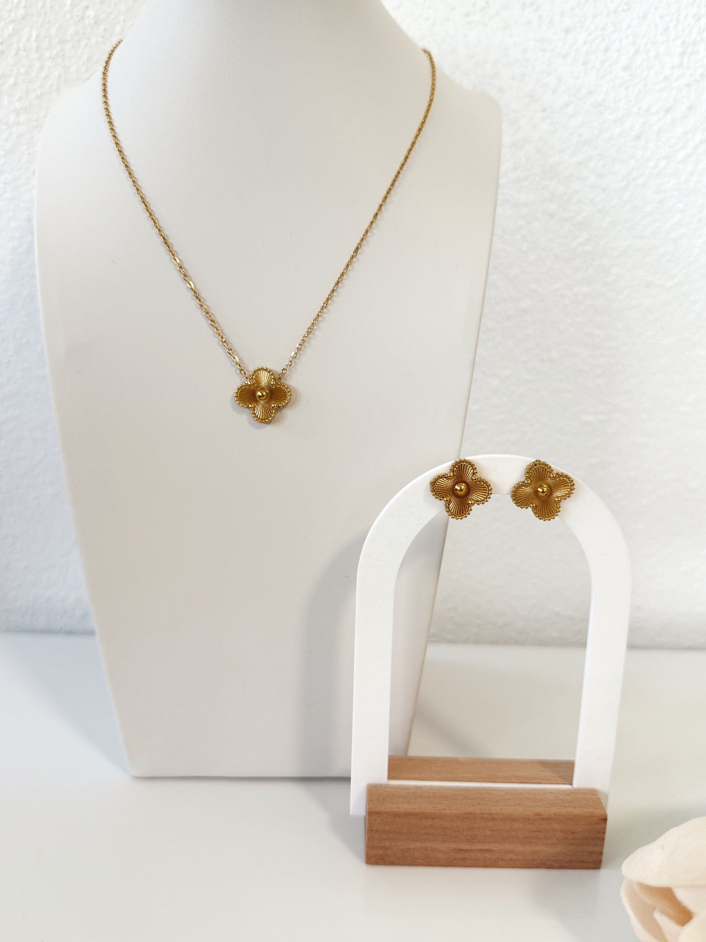 Collar- Clover- oro