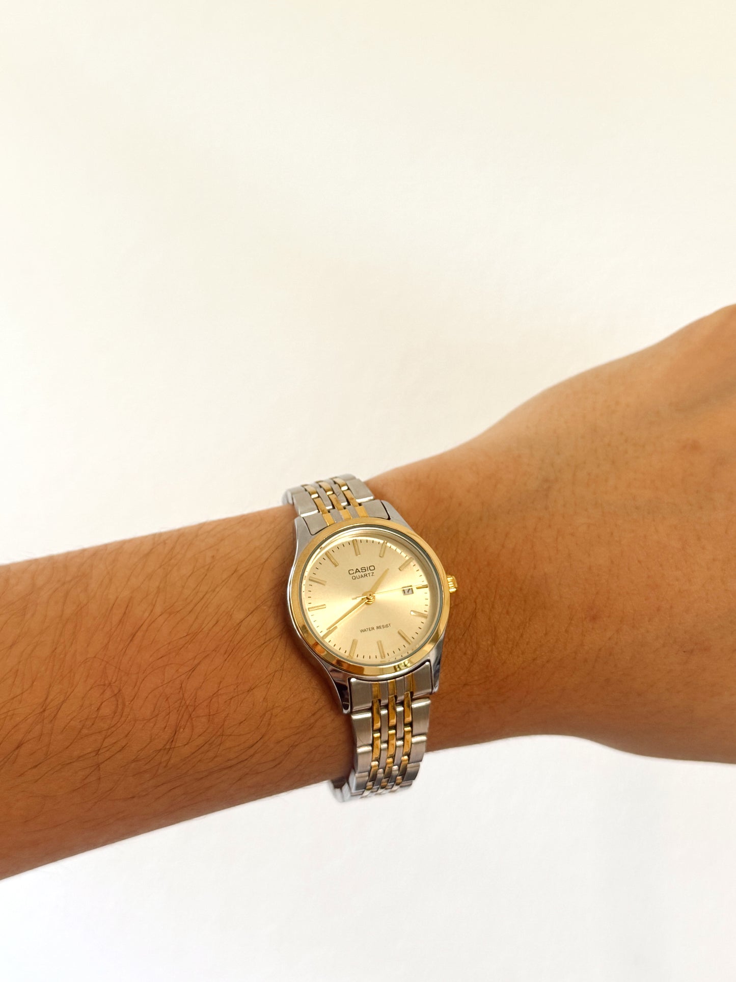 Reloj- Casio- fondo oro